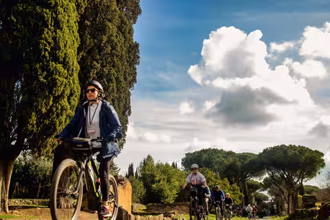 DELUXE Appian Way Bike Tour with Catacombs Visit, Traditional Lunch and Aqueducts Tour