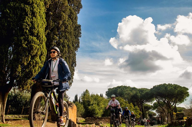 Group e-bike tour on Appian Way with catacombs and lunch stop